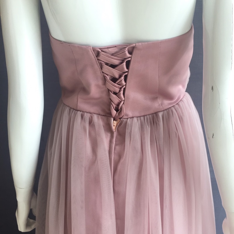 พร้อมเช่า ชุดราตรียาว เกาะอกผ้าตาข่าย ทรงเจ้าหญิงน่ารักมาก (เชือกผูกหลัง)