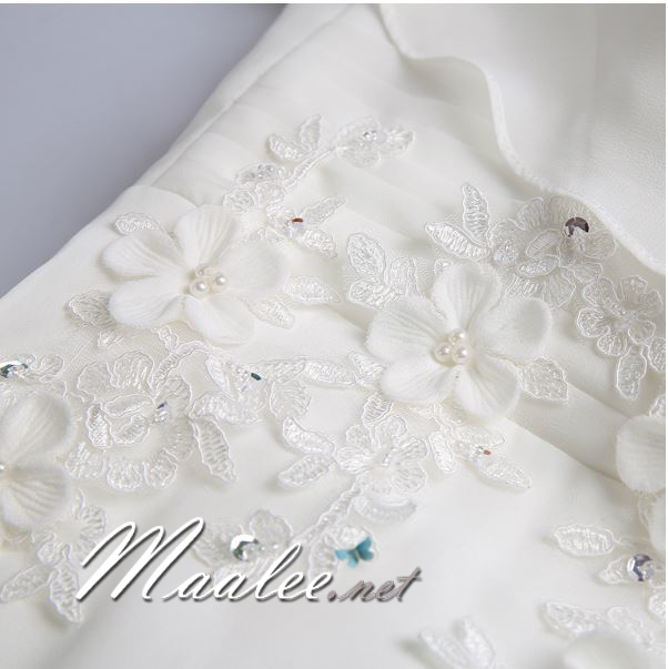 พร้อมเช่า ชุดราตรียาว แบบปิดไหล่ ผ้าชีฟอง แต่งดอกและลูกปัดสวย สีขาว