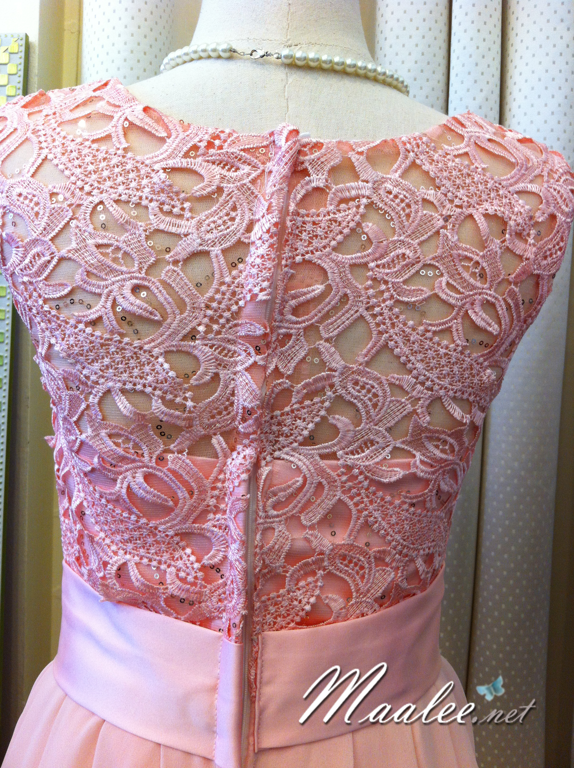 พร้อมส่ง ชุดราตรีสั้น สีชมพู แขนกุด ลูกไม้ฉลุ กระโปรงผ้าชีฟอง