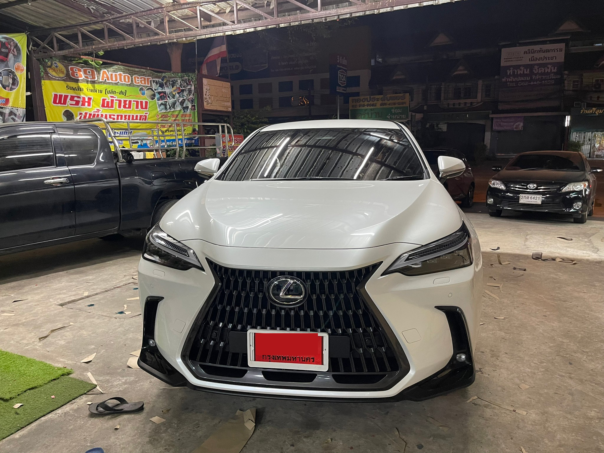 พรมปูพื้นรถยนต์ Lexus NX350h ปูพรมVVIP สีดำด้ายดำ เต็มคัน