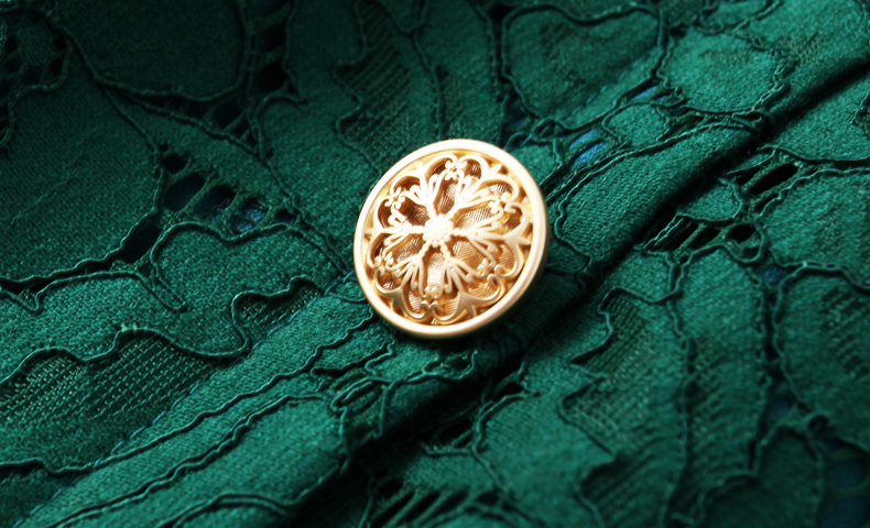 พร้อมส่ง ชุดทำงาน เดรสลูกไม้ สีเขียว แบบเรียบหรู แต่งเลื่อมปักรูปแมลงปอ ** พร้อมส่งไซส์ L , M **