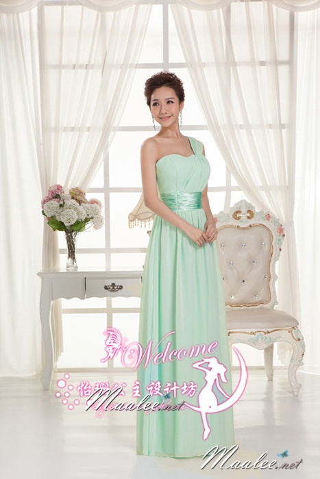 พร้อมส่ง ชุดราตรียาว เกาะอก ไหล่เดียว ผ้าชีฟองพลิ้วสวย คอ sweet heart แต่งเอวผ้าซาติน สีเขียว Apple