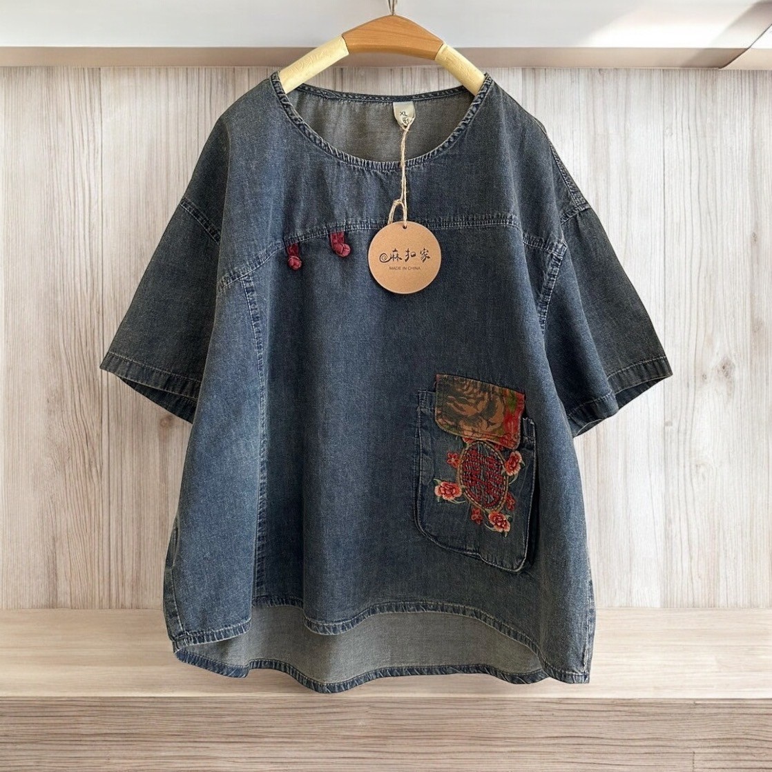 เสื้อยีนส์ฟอกนิ่มแต่งกระเป๋า