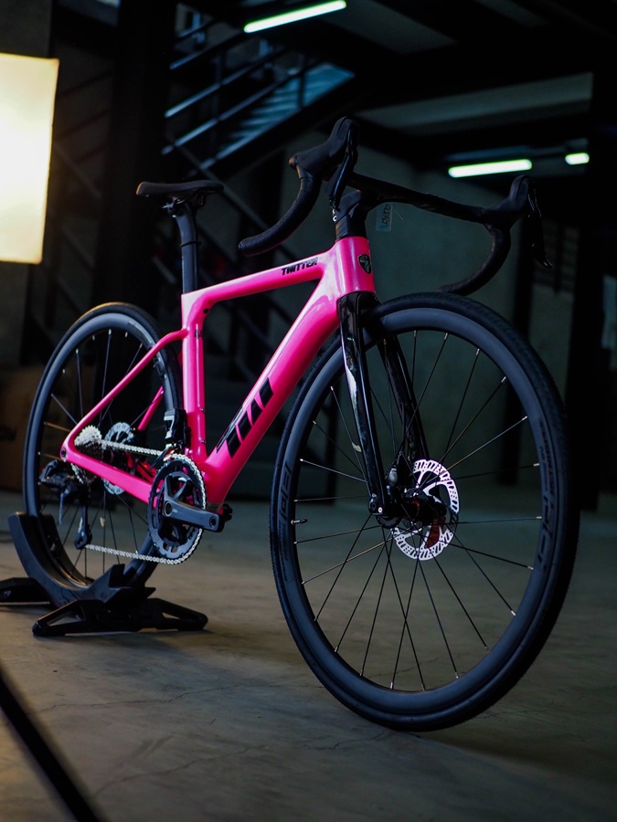 จักรยานเสือหมอบ TWITTER รุ่น R15 Pro ชุดขับเคลื่อน EDS TX 24 sp. (เกียร์ไฟฟ้า) Full Hydraulic เฟรม/ตะเกียบ Full Carbon NEW2024