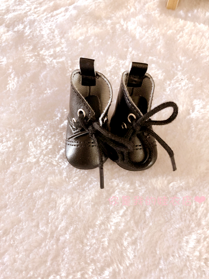 รองเท้าบู้ทหนัง สำหรับตุ๊กตา 20 cm.