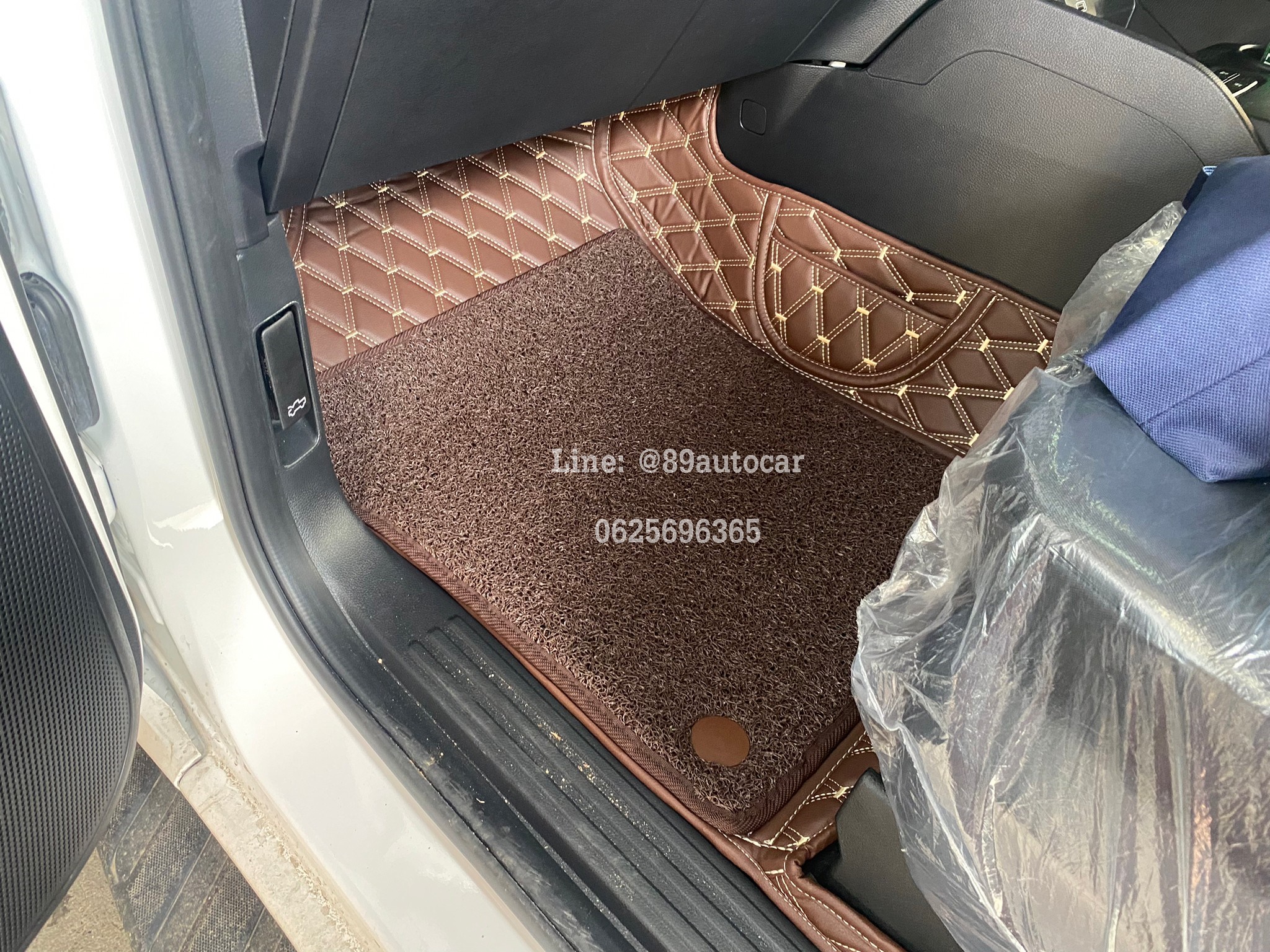 พรมปูพื้นรถยนต์ Ford Ranger Cab 2023 ปูพรมvvip สีกาแฟ เสริมด้วยไวนิลดักฝุ่นสีน้ำตาล