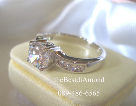 BR408RD+แหวนชู 80 สต+บ่าข้างแบบปีกนกเอี้ยวนิดๆ+เรียบๆ แต่หรูหรา อยู่ได้นานไม่มีout เหมือนจริงสุดๆๆเพชรแวววาวมาก ใส่แล้วขับให้นิ้วเรียวสุด ไม่ควรพลาด