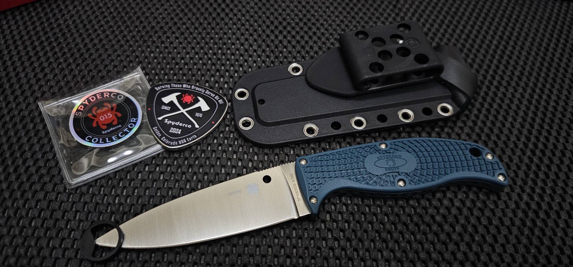 Spyderco Enuff Leaf Fixed Blade Knife Blue FRN (3.95" Satin K390) พร้อมเหรียญ Spyderco Fire Dragon Wildland Firefighter Coin