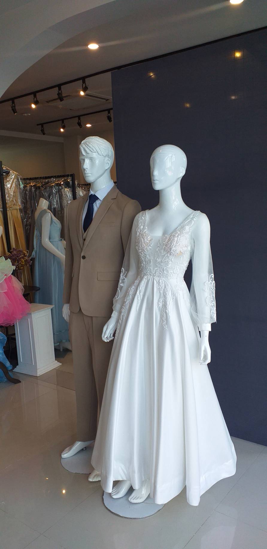 พร้อมเช่า ชุดแต่งงาน มินิมอล งานหมั้น แขนยาวแต่งลูกไม้