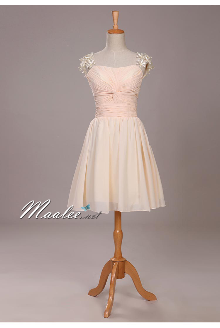 พร้อมส่ง ชุดราตรีสั้น สีครีม จับเดรปอกรูปหัวใจ ไหล่แต่งดอกไม้ 3 มิติสวยหวาน