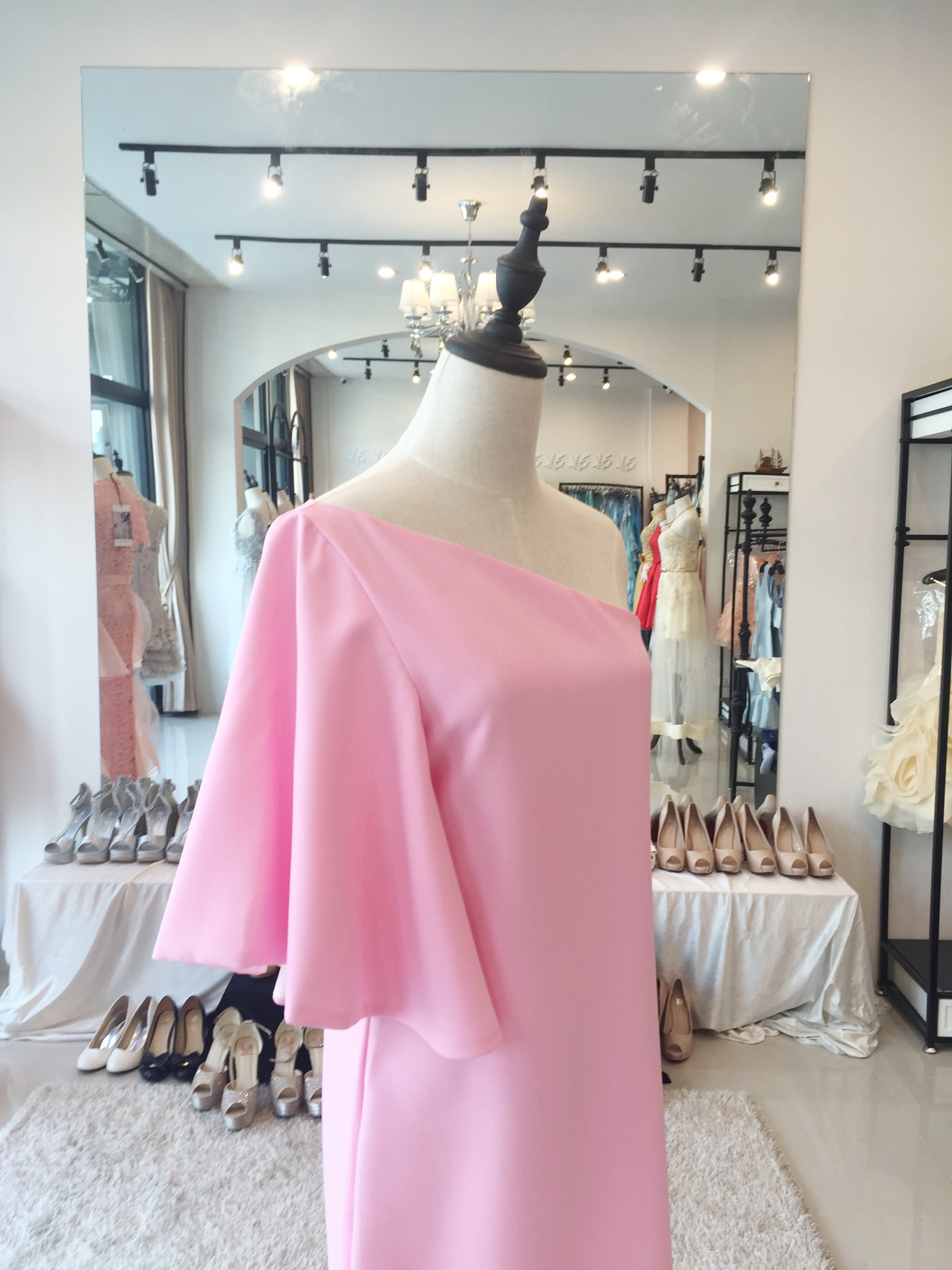 พร้อมส่ง ชุดออกงาน แบบเรียบหรู ปาดไหล่ สีชมพู ใส่ได้ทั้งงานเช้า งานเย็น