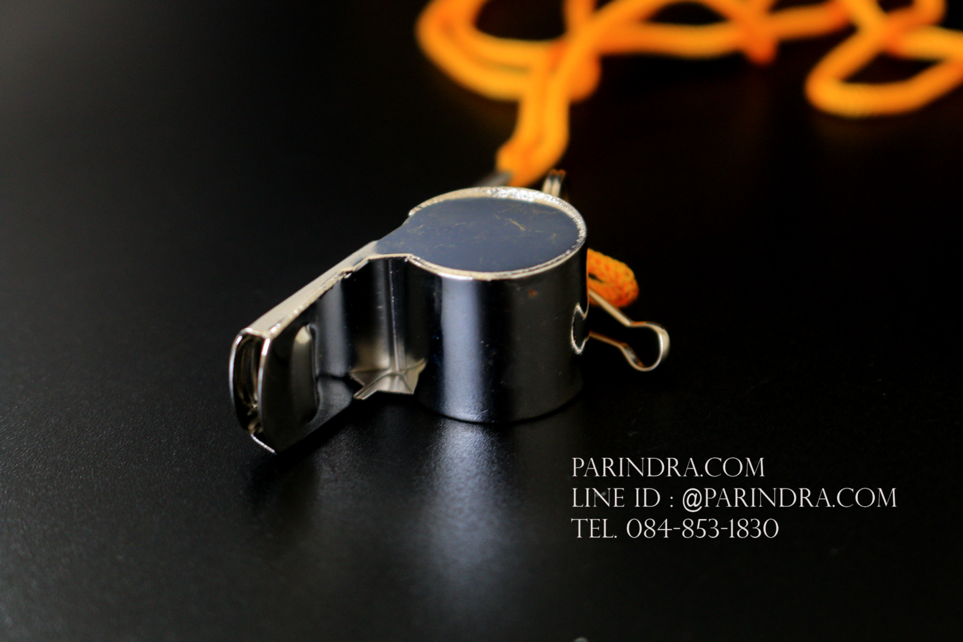 นกหวีดส่งสัญญาน สีเงินเงา เนื้อเป็นโลหะ ลูกคอดี เสียงดัง ฟังชัด