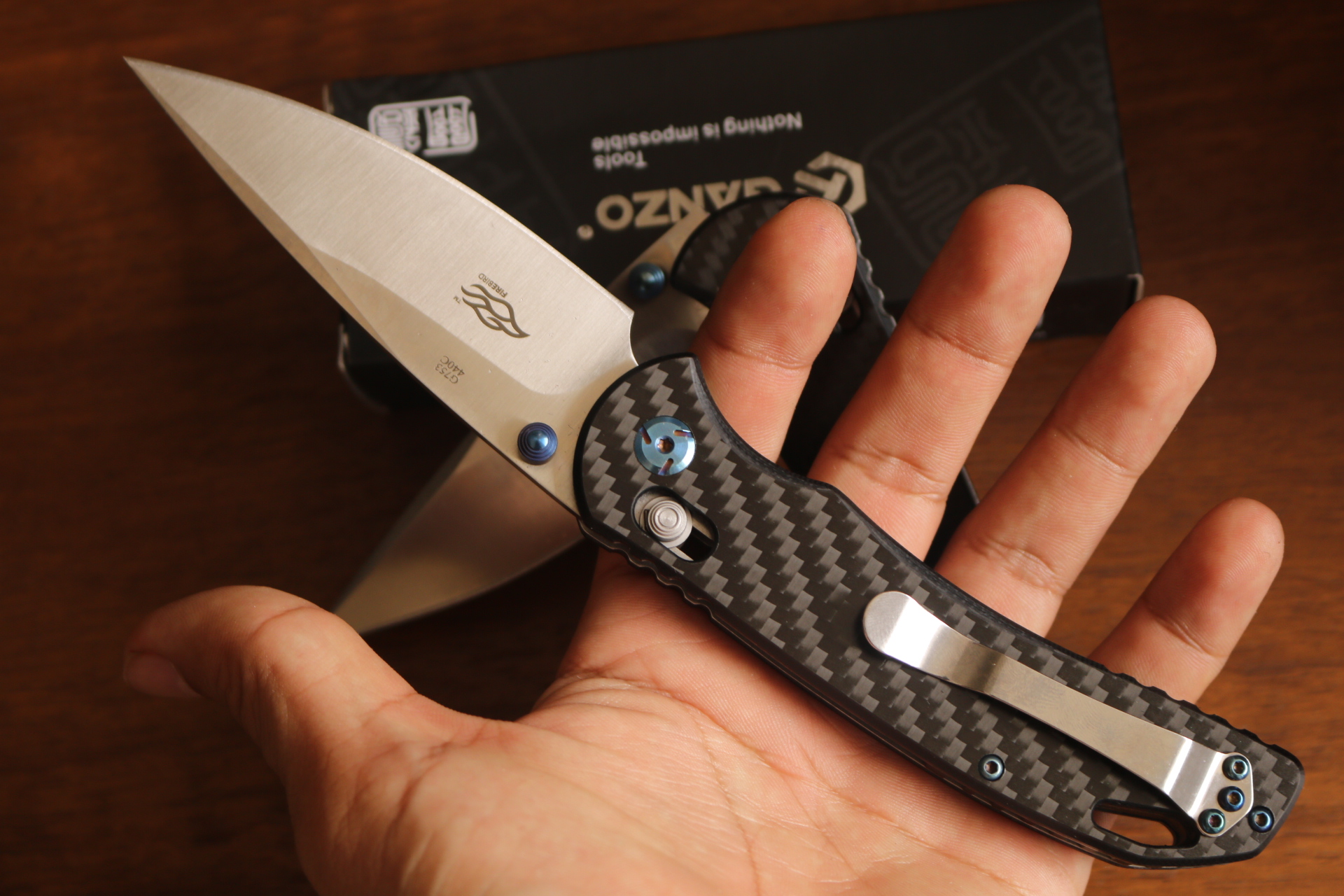 มีดพับ Ganzo รุ่น G7531 CF สีดำ ด้ามลายคาร์บอนไฟเบอร์ ของแท้ 100%