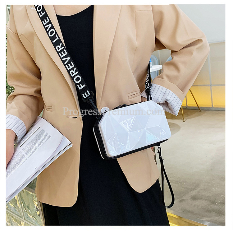 กระเป๋าสะพายข้าง