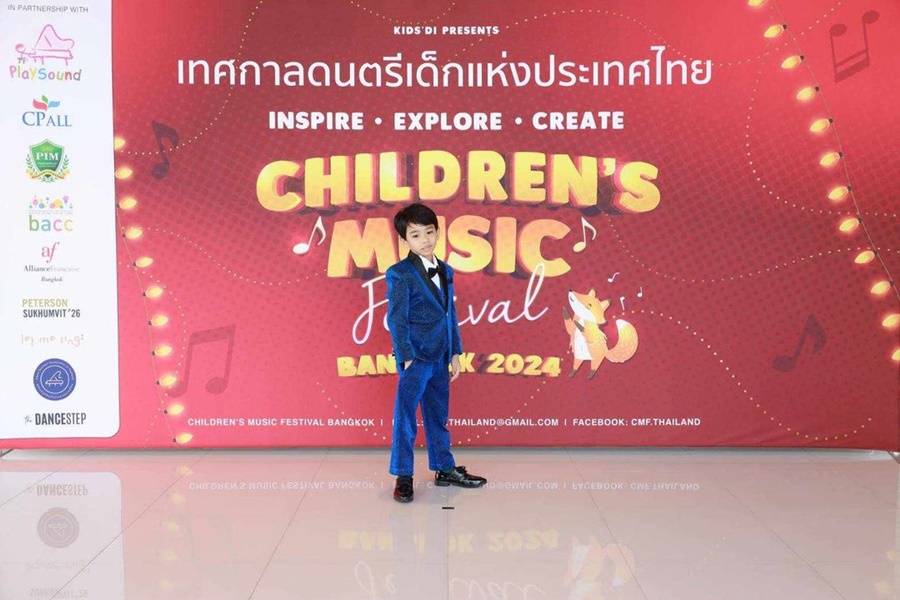 พร้อมเช่า ชุดสูทเด็กชาย สีน้ำเงิน เนื้อกากเพชร แบบหรูหรา (พร้อมเช่าไซส์ 120 , 130 , 150)