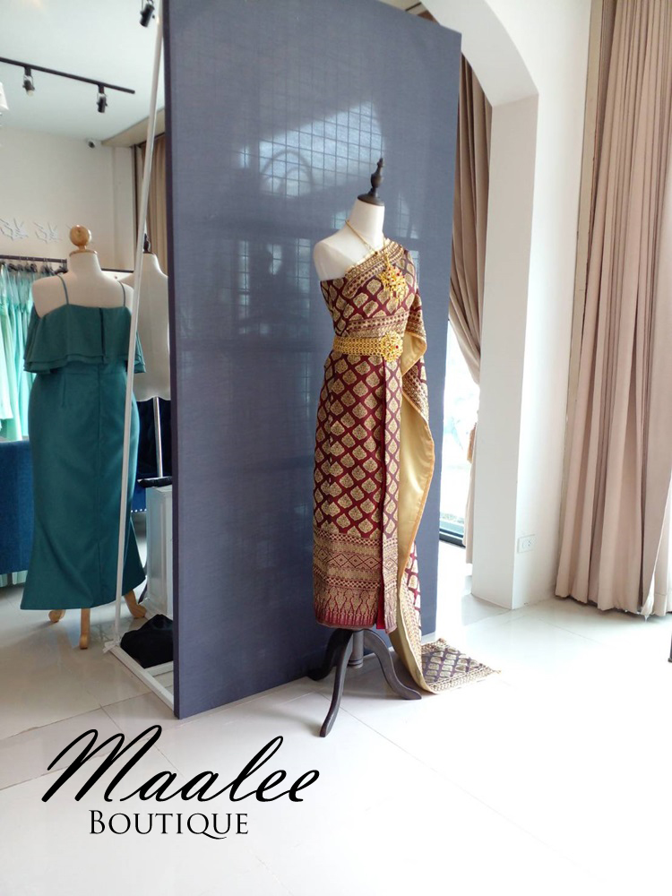 พร้อมเช่า ชุดแต่งงานไทยประยุกต์ สีแดง