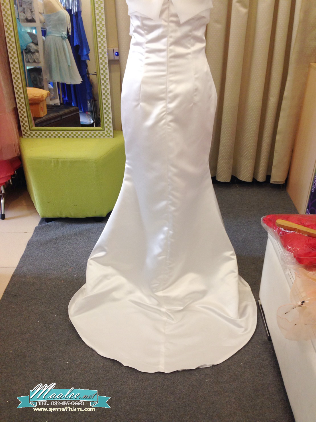 พร้อมเช่า ชุดเจ้าสาว/เพื่อนเจ้าสาว ราตรียาว แบบเกาะอก ทรงหางปลา สีแดง เรียบหรู แต่งผ้าแก้วช่วงอก กระโปรงผ้าซาติน ชายยาว (เชือกผูกหลัง)