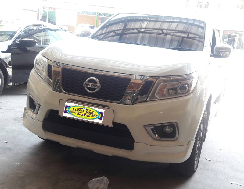 พรมดักฝุ่นไวนิล Nissan Navara 4 ประตู ไวนิลสีแดงขอบแดง