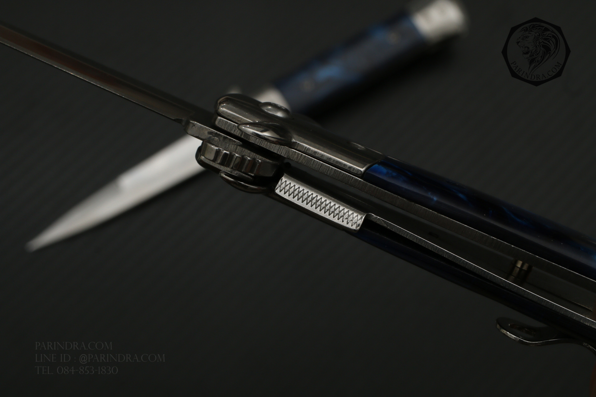 มีดพับปลายแหลม รูปทรงสวยคลาสสิก ด้ามสีน้ำเงิน