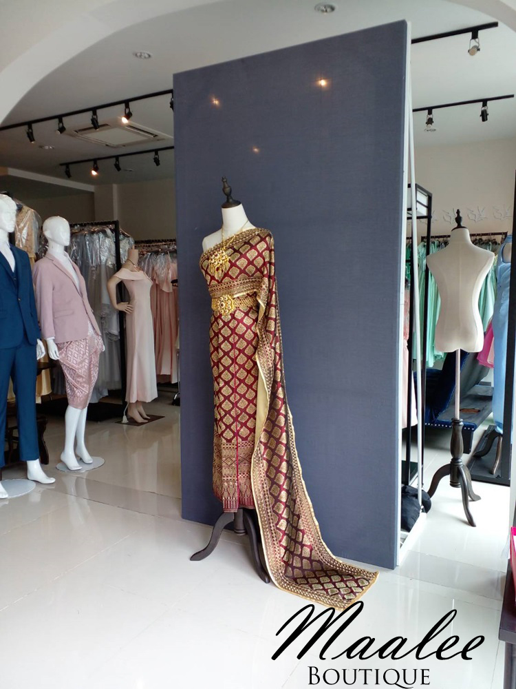 พร้อมเช่า ชุดแต่งงานไทยประยุกต์ สีแดง