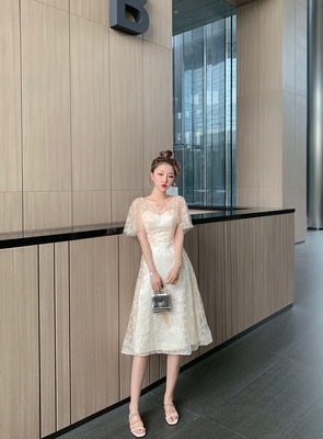 Pro-order เดรสสวย ถ่ายพรีเวดดิ้ง สวยหวาน ลูกไม้ (ซิปหลัง)