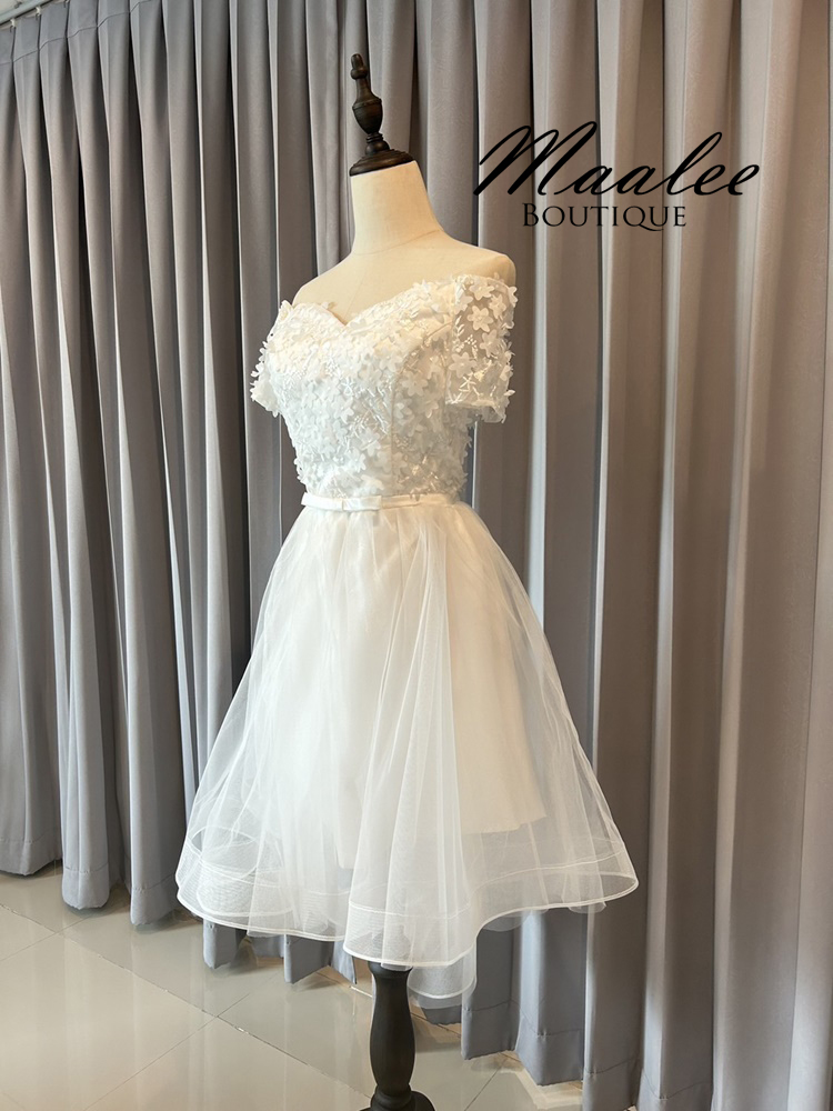 พร้อมเช่า เดรสขาว พรีเวดดิ้ง สวยหวาน กระโปรงตาข่าย ตัวชุดลูกไม้&แต่งโบว์ช่วงเอว (ซิปหลัง)