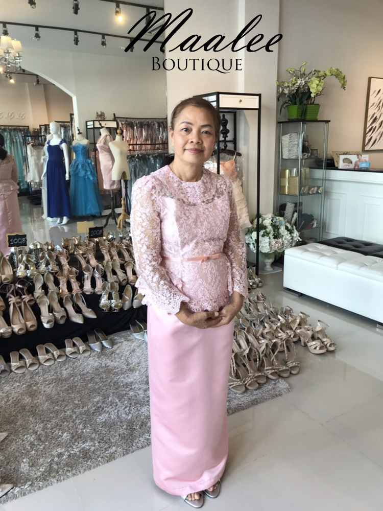 พร้อมเช่า ชุดไทยคุณแม่ เสื้อลูกไม้ ผ้าซิ่น แยกชิ้น เรียบหรู สีชมพูสวยหวาน