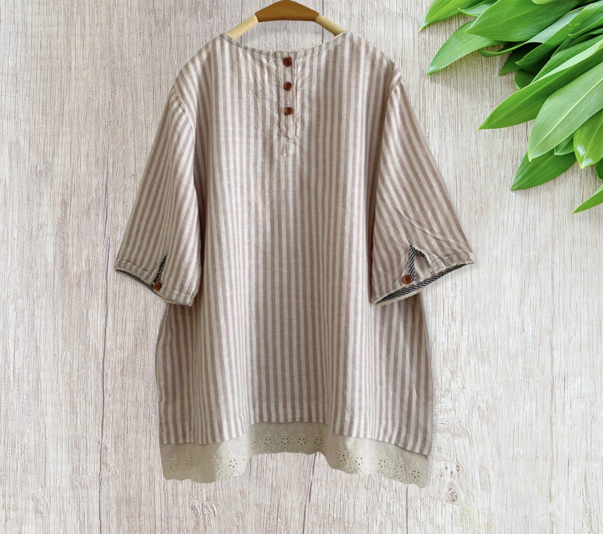 เสื้อผ้าฝ้ายลายทางแต่งลูกไม้