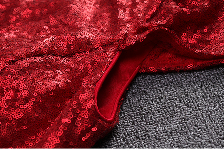 พร้อมเช่า ชุดราตรียาว แบบแขนสั้น ผ้าหลัง สีแดง เนื้อผ้าแต่งเลื่อมทั้งตัว ทรงหางปลา