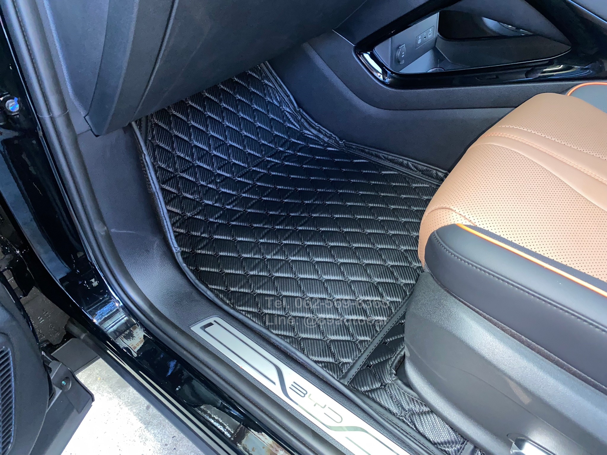 พรมปูพื้นรถยนต์ BYD Sealion 6 (บีวายดี ซีไลอ้อน หก) ปูพรม6D สีดำด้ายดำ ลายเคฟล่า เต็มคัน 6 ชิ้น