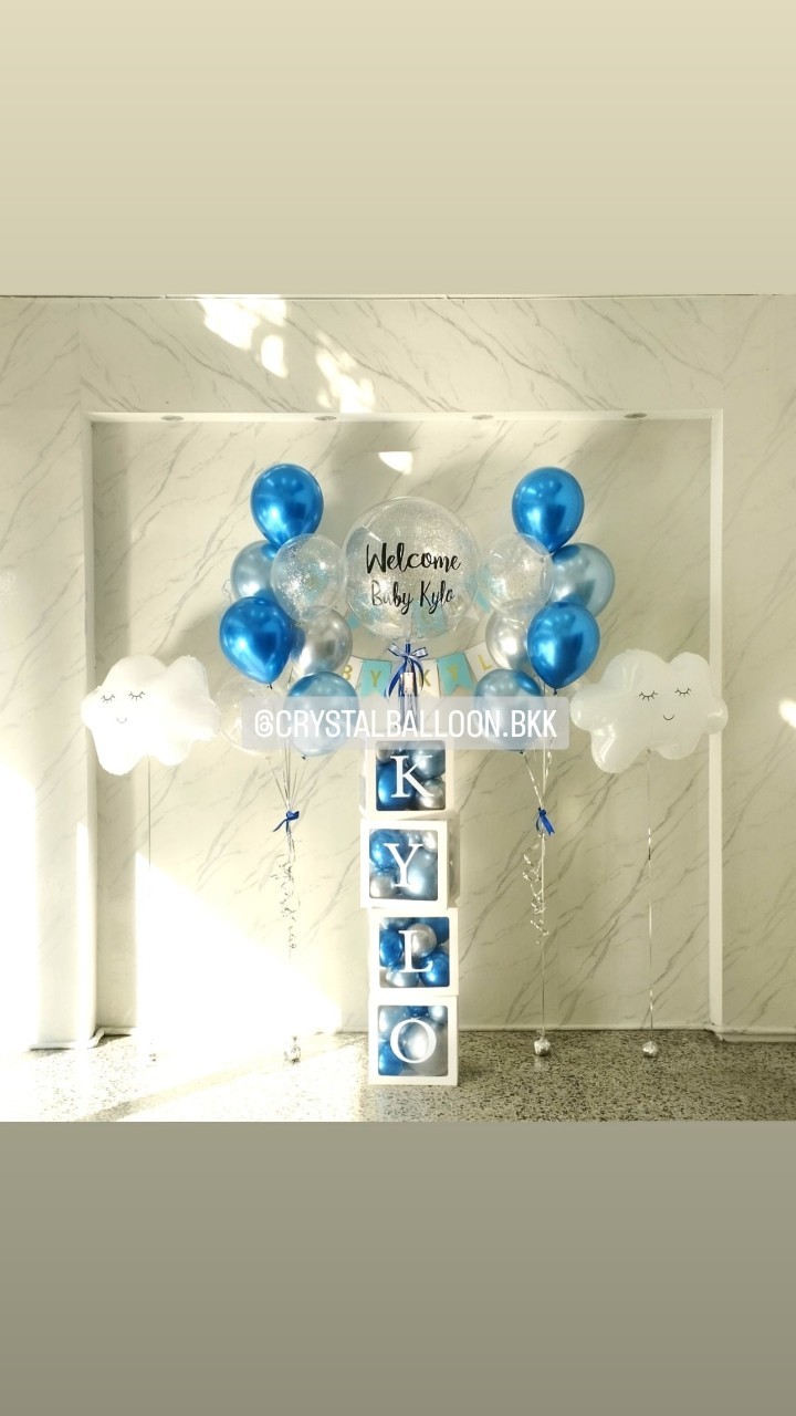 ลูกโป่ง Welcome Baby Bubble ขนาด 24" กลิตเตอร์สีฟ้า พร้อม ช่อลูกโป่งสีโครเมี่ยม ช่อ 7 ลูก 2 ช่อ,ป้ายธง 15 ตัวอักษร,ฟอยล์ก้อนเมฆ 2 ชิ้น,กล่องใส ติดตัวอักษร 4 กล่อง พร้อมตกแต่ง สามารถเปลี่ยนสีลูกโป่ง/เปลี่ยนข้อความ/เปลี่ยนสี-ป้ายธง/เปลี่ยนข้อความได้