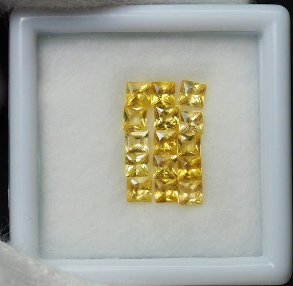 บุษราคัมบางกะจะ 1.60 กะรัต 15 ชิ้น