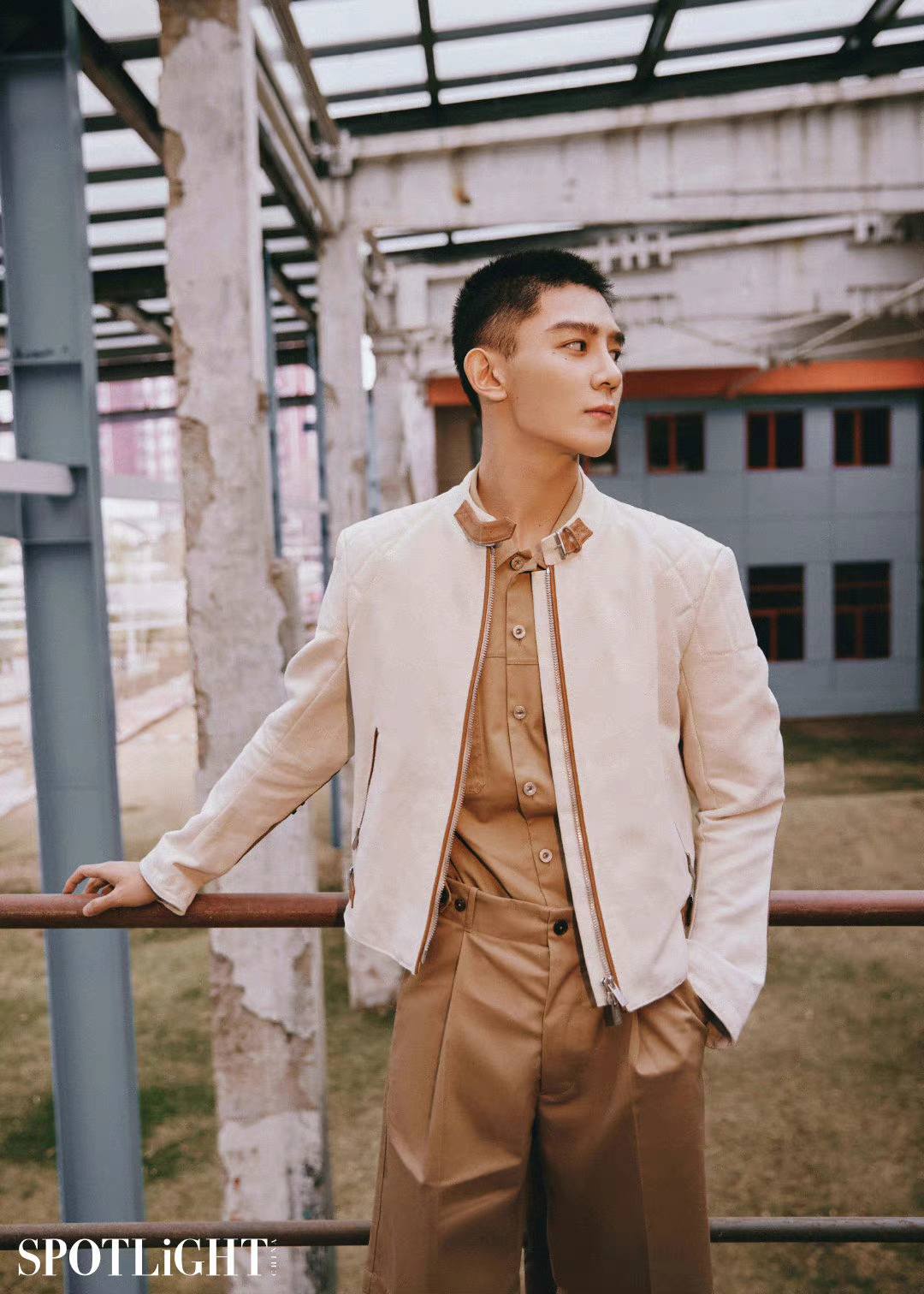 นิตยสาร SPOTLIGHT เซี่ยจือกวง ฉบับเดือน 4/2022