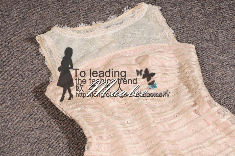 พร้อมเช่า ชุดเดรส/ชุดราตรีสั้น แขนกุด สี Apricot ผ้าลูกไม้โปร่ง ซับในสีเนื้อ ด้านนอกตัดเย็บทำเป็นลายขวาง