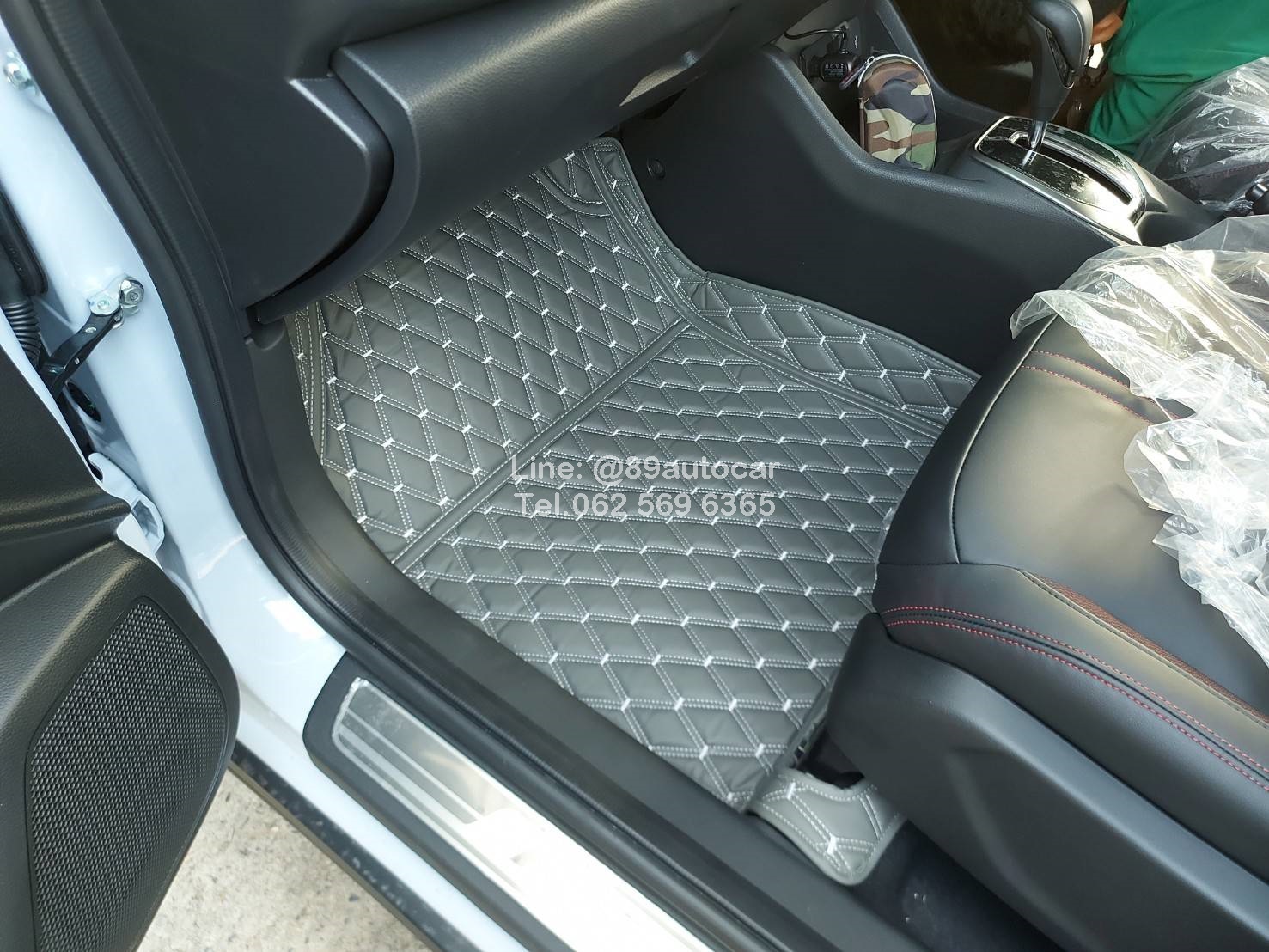 พรมปูพื้นรถยนต์ Honda WR-V 2023 ปูพรมVVIP สีเทาด้ายเทา เต็มคัน