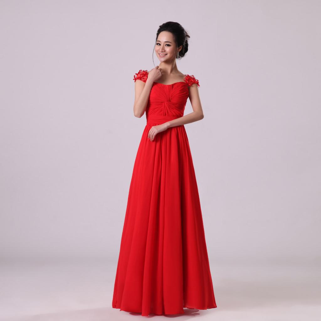 พร้อมเช่า ชุดราตรียาว สี แดง จับเดรปอกรูปหัวใจ ไหล่แต่งดอกไม้ 3 มิติสวยหวาน