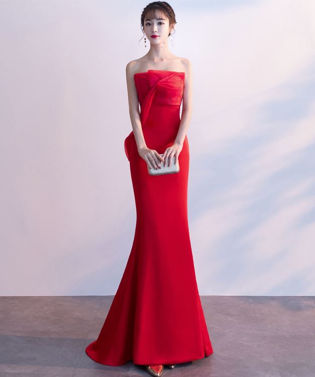พร้อมเช่า ชุดเจ้าสาว/เพื่อนเจ้าสาว ราตรียาว แบบเกาะอก ทรงหางปลา สีแดง เรียบหรู แต่งผ้าแก้วช่วงอก กระโปรงผ้าซาติน ชายยาว (เชือกผูกหลัง)