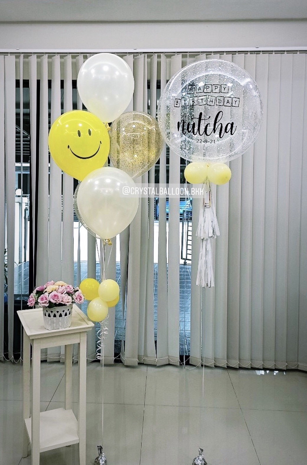 ลูกโป่ง วันเกิด Bubble ขนาด 24" สีเงิน พร้อม ช่อลูกโป่ง 1 ช่อ, ลูกโป่งหน้ายิ้ม 1 ลูก, ลูกโป่งใส ใส่กลิตเตอร์, พร้อมตกเเต่ง สามารถเปลี่ยนสีลูกโป่ง/เปลี่ยนข้อความ/เปลี่ยนขนาดได้