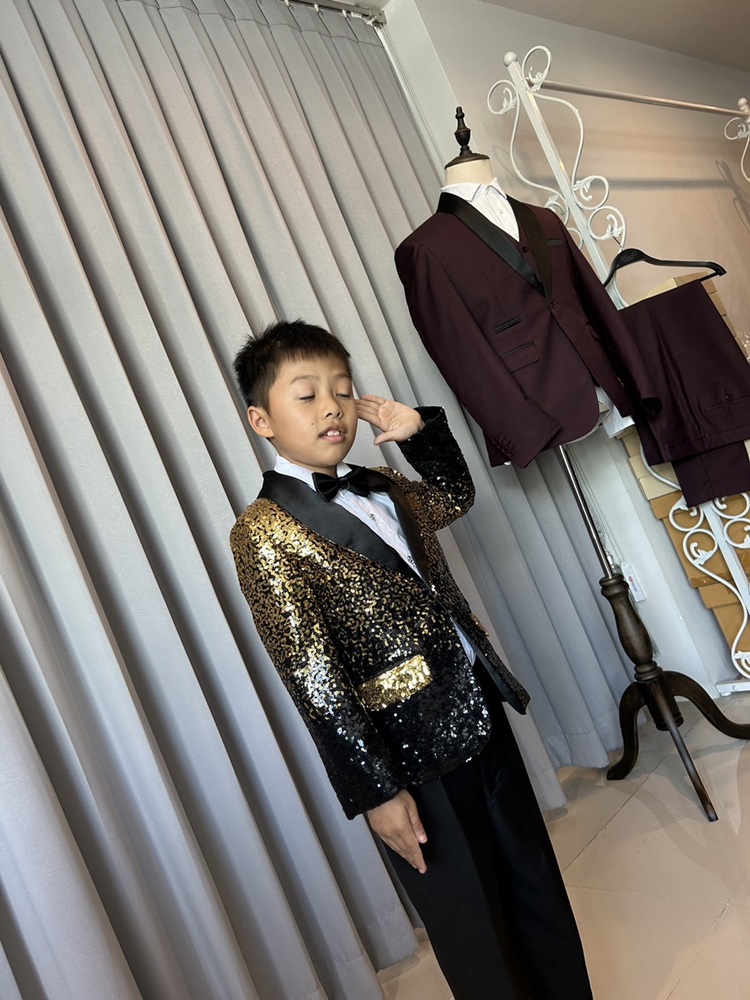 พร้อมเช่า ชุดสูทเด็กชาย สีทูโทน งานกลิตเตอร์แน่นๆ หรูหรา **พร้อมเช่าไซส์ 120,130,140,150**