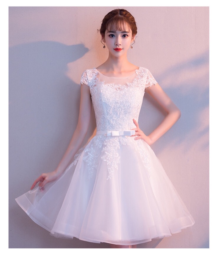 พร้อมส่ง ชุดราตรีสั้น แขนสั้น สีขาว สวยหวาน กระโปรงตาข่าย ตัวชุดลูกไม้&แต่งโบว์ช่วงเอว (ซิปหลัง)