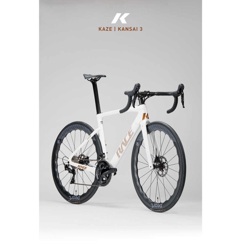 2026 Kaze Race Kansai 3 STD.Ver | รถจักรยานเสือหมอบคาร์บอน 11 Speeds Shimano 105 Disc – น้ำหนักเบา แข็งแรง ได้มาตรฐาน UCI 🚴♀️