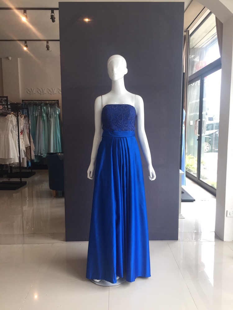 พร้อมเช่า ชุดราตรียาว เกาะอกลูกไม้ ทรงเรียบหรูเนื้อผ้าซาติน แต่งกระเป๋าเก๋ๆ สำเนา