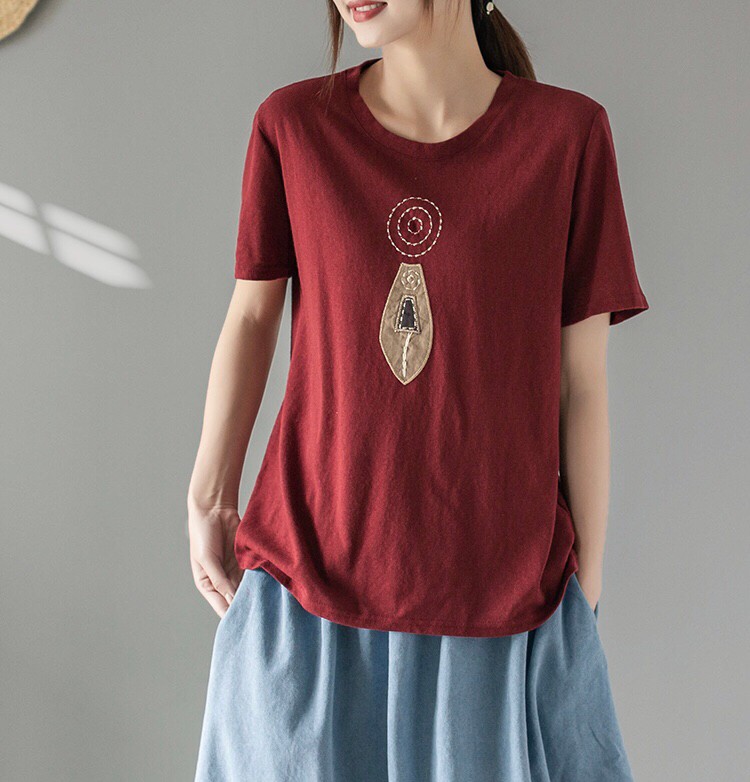 เสื้อยืดปักแต่งลายเนื้อผ้าบางนิ่มค่ะ