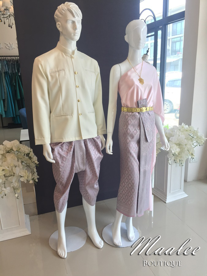 เช่า ชุดไทย ชุดเพื่อนเจ้าสาว ชุดไทยผ้าถุงสีเทาชมพูเงิน สไบเรียบ สีชมพู อ่อน