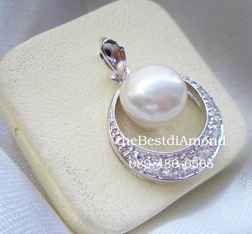 BP422RD+จี้เพชร Pearl in Circle++จี้เพชรcz ผสม มุกน้ำจืดแท้สุดหรู ดูผู้ดีม๊ากมาก แบบIntrend น่ารักๆ เหมือนออกมาจากร้านจิวฯ คนรักมุกไม่ควรพลาด