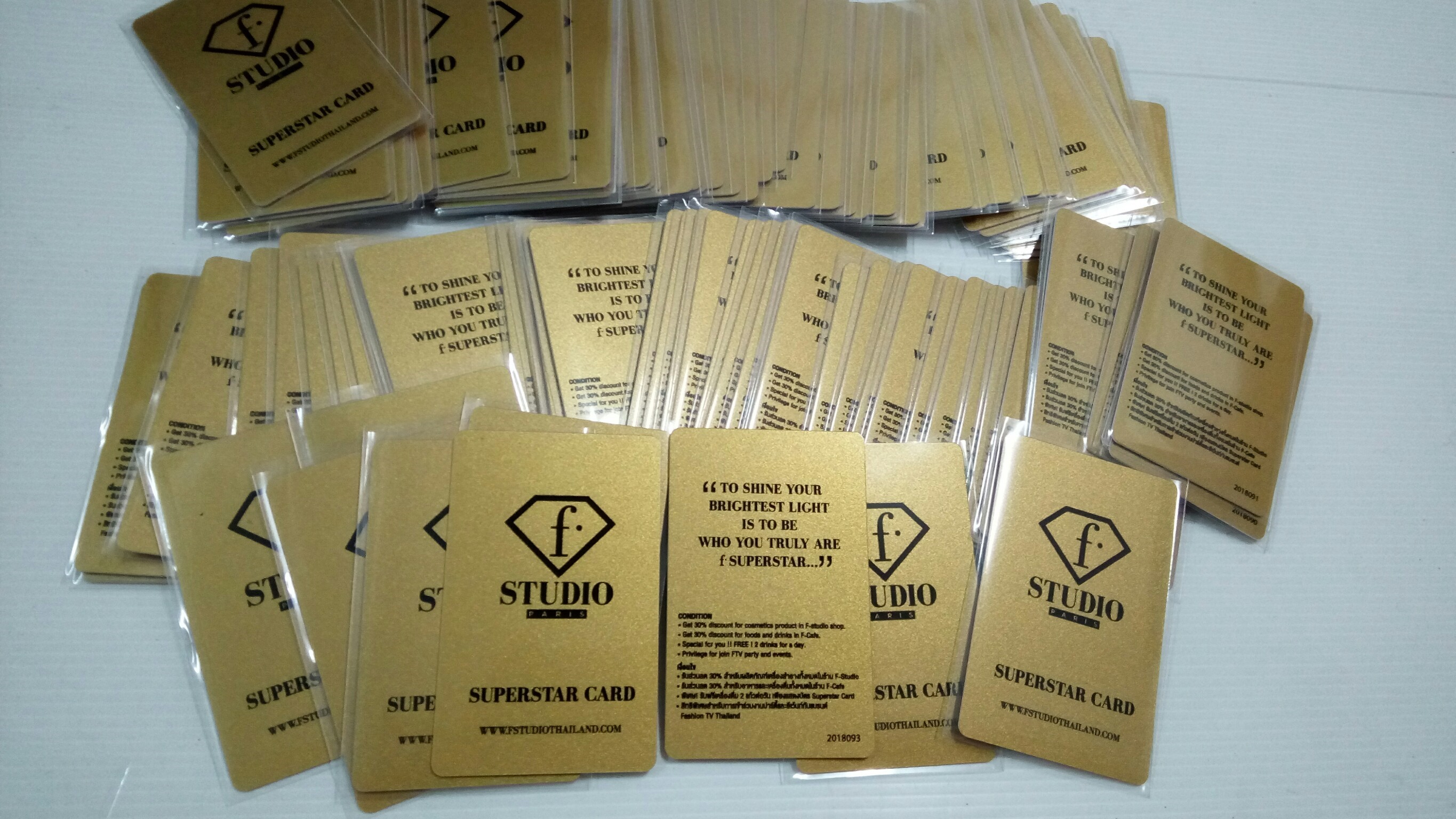 ตัวอย่างการ์ดพื้นประกายเมทัลลิก ทำบัตรพื้นเงิน ทำบัตรพื้นทอง