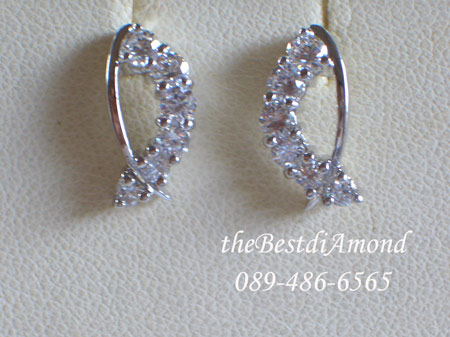 BE433RD+++ต่างหูเพชร แบบmodern+++แบบเก๋ไก๋ ทันสมัย ไม่เวอร์มาก ใส่ติดหูได้เลยค่ะ