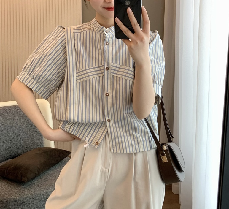เสื้อครอปผ้าฝ้ายลายริ้ว