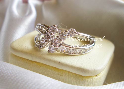 BR710RD+++แหวนไขว้ H+++ แหวนแบบ Modern น่ารักมากๆๆ คล้ายๆรูปตัว H งานสวย เพชรแวววาวมากๆๆๆ แบบเหมือนร้านจิวเลย