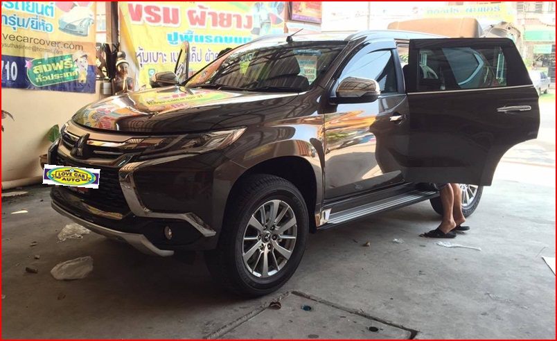 โรงงานพรมรถยนต์ Mitsubishi Pajerosport 2016 กระดุมสีฟ้าขอบแดง
